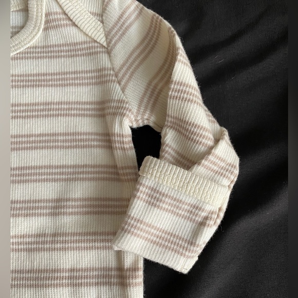 🆕 *FINAL* Quincy Mae, 0-3M or 3-6M, Ribbed Footed Sleeper, Fog Stripe, Organic - Picture 6 of 8